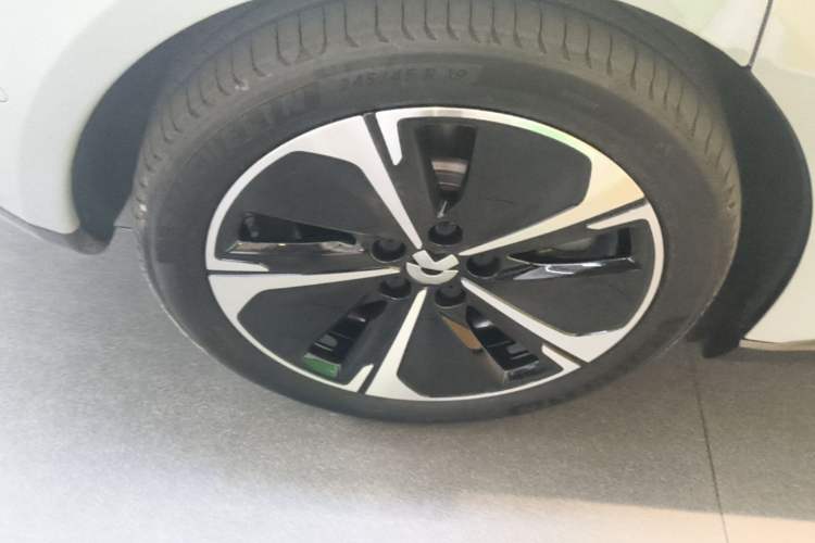 Used Nio ET5T 2024 75kWh Touring Right Rear Wheel Hub