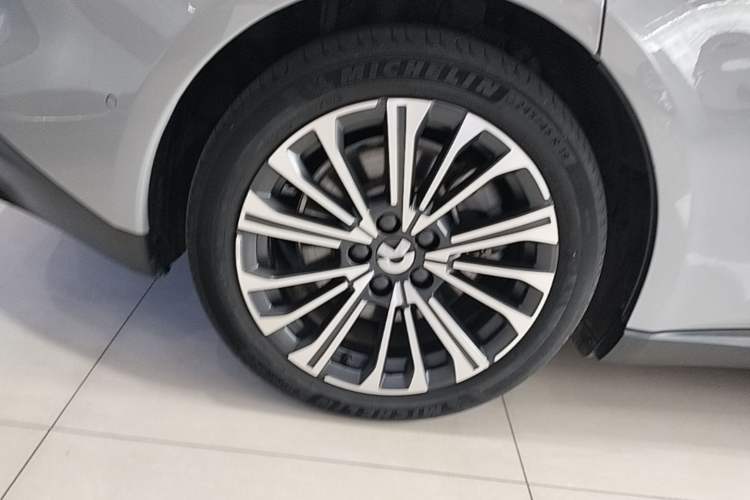 Used Nio ET5T 2024 75kWh Touring Right Rear Wheel Hub