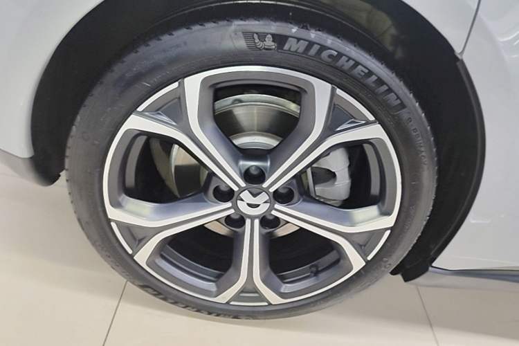 Used Nio ET5T 2024 75kWh Touring Right Rear Wheel Hub