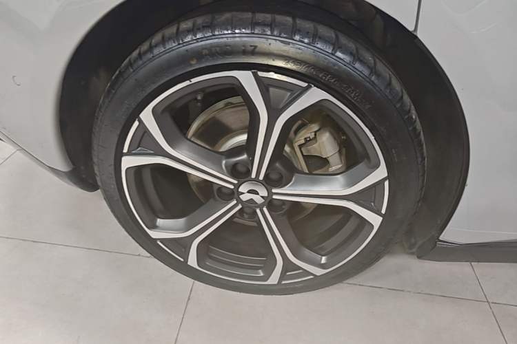 Used Nio ET5T 2024 75kWh Touring Right Rear Wheel Hub