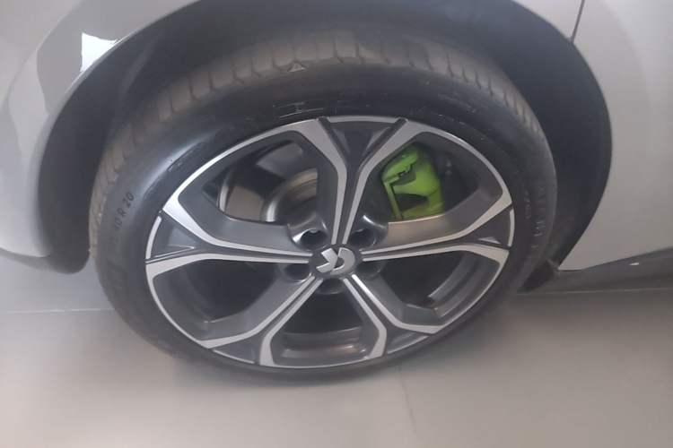 Used Nio ET5T 2024 75kWh Touring Right Rear Wheel Hub