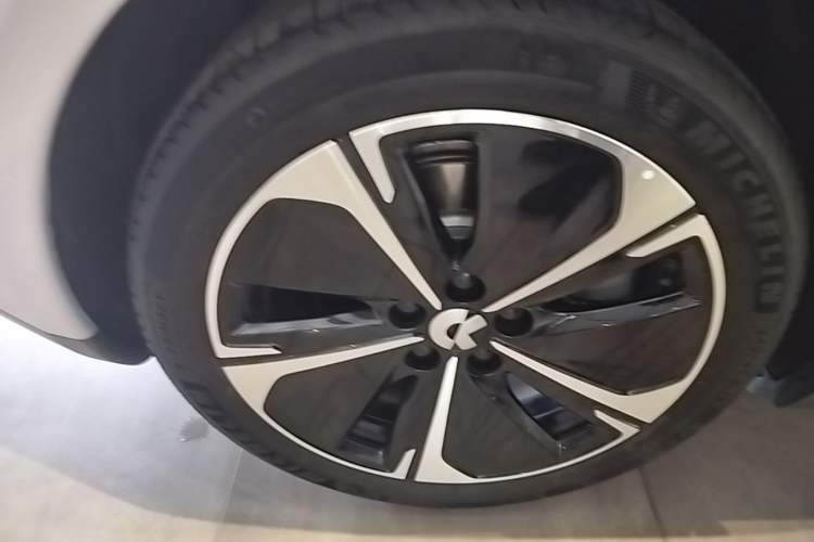 Used Nio ET5T 2024 75kWh Touring Right Rear Wheel Hub