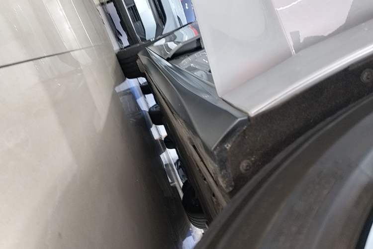 Used Nio ET5T 2024 75kWh Touring Right Side Sill