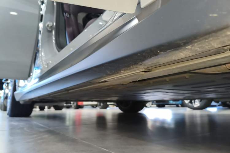 Used Nio ET5T 2024 75kWh Touring Right Side Sill