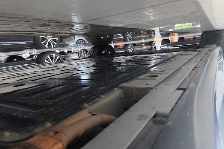Used Nio ET5T 2024 75kWh Touring Right Side Sill