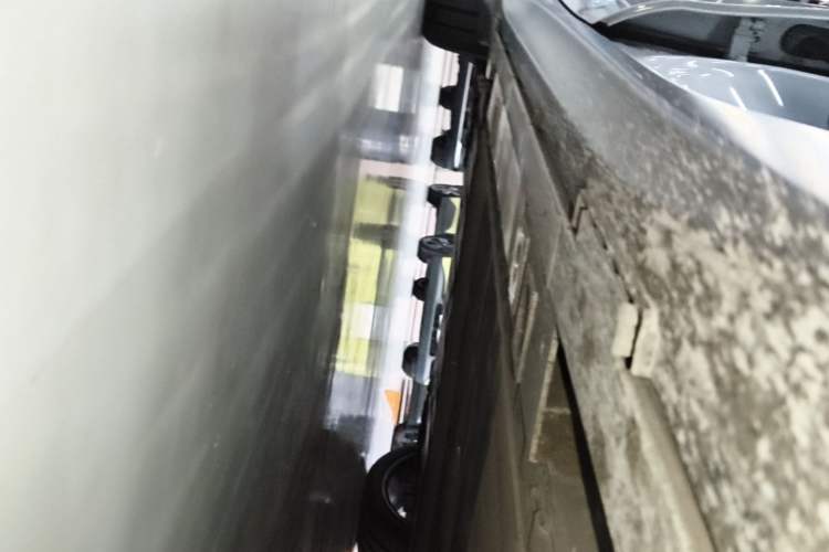 Used Nio ET5T 2024 75kWh Touring Right Side Sill