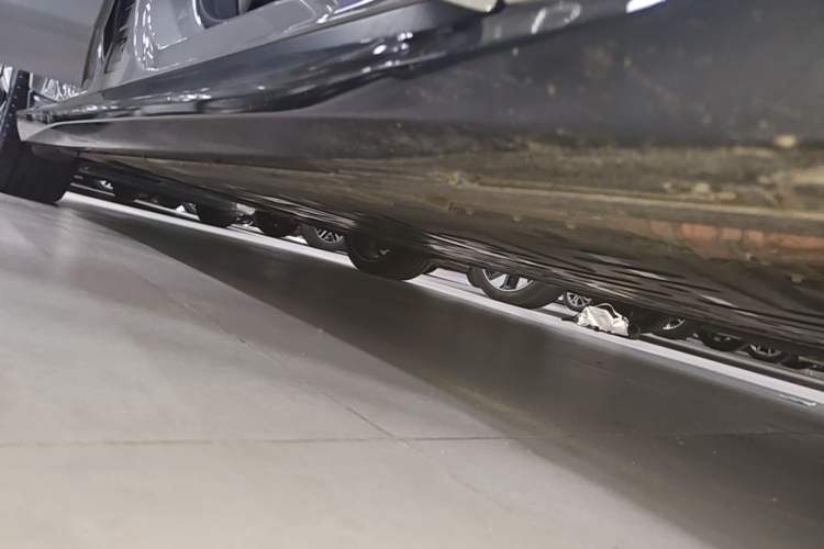 Used Nio ET5T 2024 75kWh Touring Right Side Sill