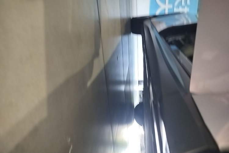 Used Nio ET5T 2024 75kWh Touring Right Side Sill