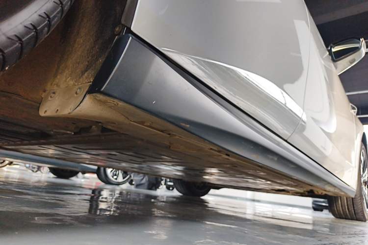 Used Nio ET5T 2024 75kWh Touring Right Side Sill