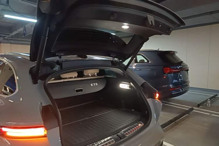 Used Nio ET5T 2024 75kWh Touring Trunk