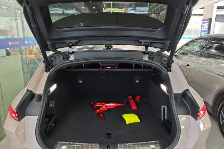 Used Nio ET5T 2024 75kWh Touring Trunk