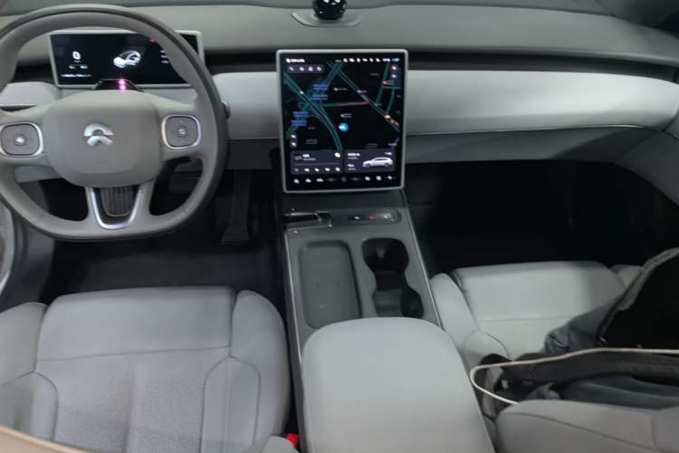 Used Nio ET5T 2024 75kWh Touring Center Console