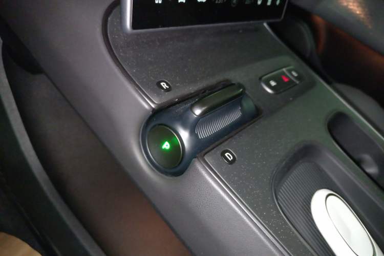Used Nio ET5T 2024 75kWh Touring Gear Lever