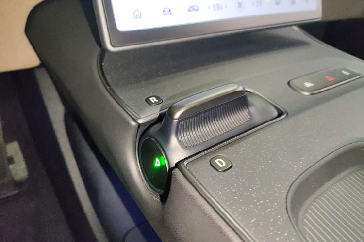 Used Nio ET5T 2024 75kWh Touring Gear Lever