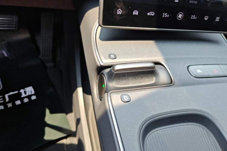 Used Nio ET5T 2024 75kWh Touring Gear Lever