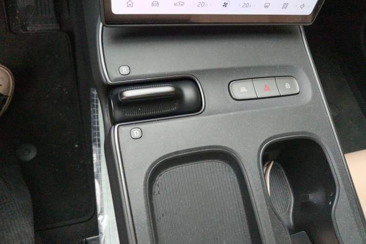 Used Nio ET5T 2024 75kWh Touring Gear Lever