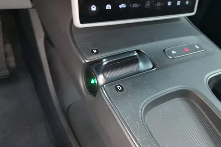 Used Nio ET5T 2024 75kWh Touring Gear Lever