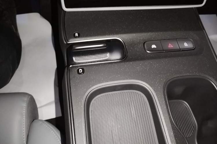 Used Nio ET5T 2024 75kWh Touring Gear Lever