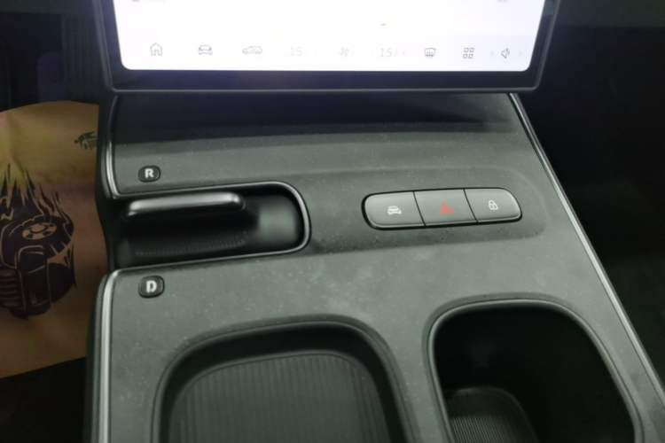 Used Nio ET5T 2024 75kWh Touring Gear Lever
