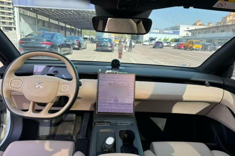 Used Nio ET5T 2024 75kWh Touring Interior 1