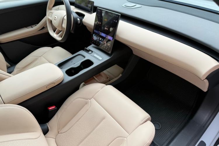 Used Nio ET5T 2024 75kWh Touring Interior 10