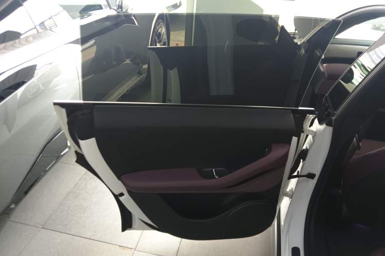 Used Nio ET5T 2024 75kWh Touring Interior 8