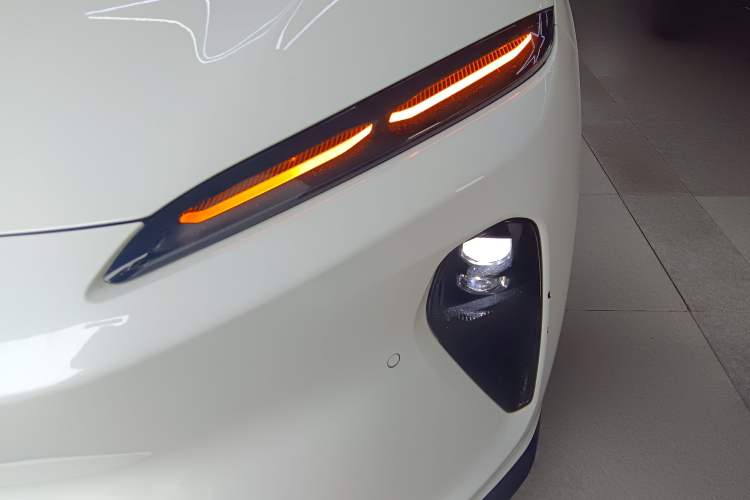 Used Nio ET5T 2024 75kWh Touring Left Front Headlight
