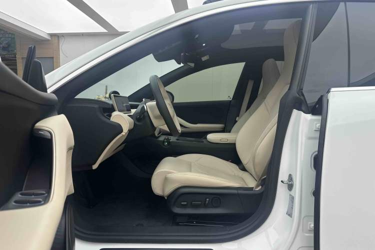 Used Nio ET5T 2024 75kWh Touring Left Front Seat