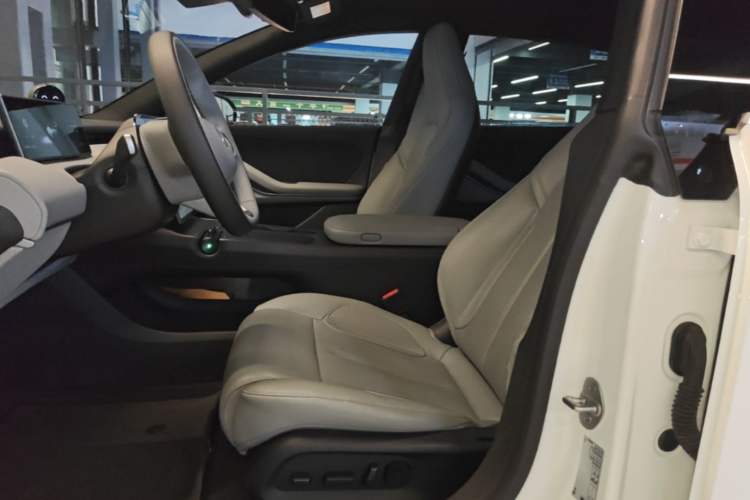 Used Nio ET5T 2024 75kWh Touring Left Front Seat