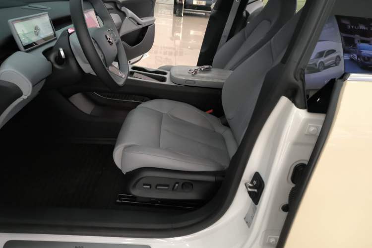 Used Nio ET5T 2024 75kWh Touring Left Front Seat