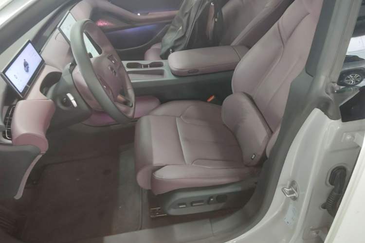 Used Nio ET5T 2024 75kWh Touring Left Front Seat