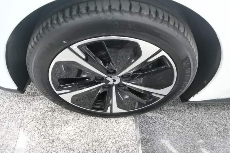 Used Nio ET5T 2024 75kWh Touring Left Front Wheel Hub