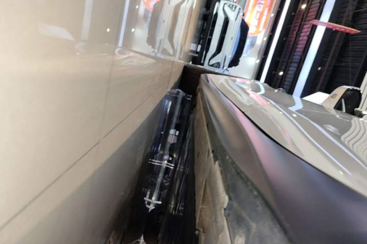 Used Nio ET5T 2024 75kWh Touring Left Side Sill