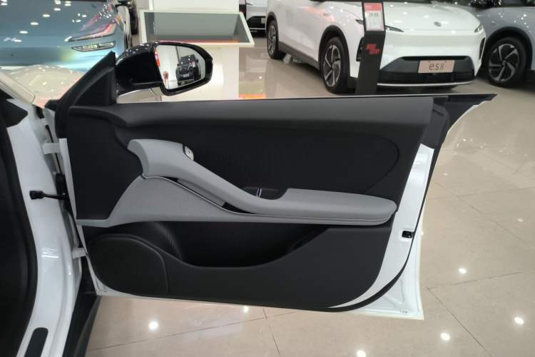 Used Nio ET5T 2024 75kWh Touring Right Front Door Interior