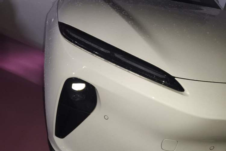 Used Nio ET5T 2024 75kWh Touring Right Front Headlight