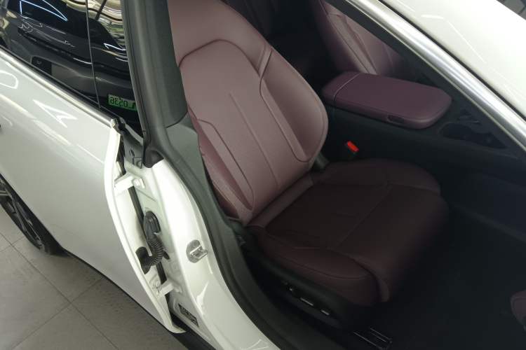 Used Nio ET5T 2024 75kWh Touring Right Front Seat