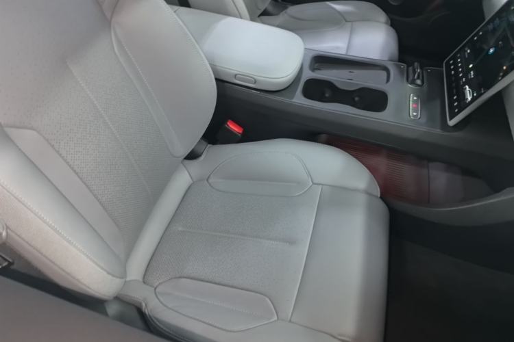 Used Nio ET5T 2024 75kWh Touring Right Front Seat