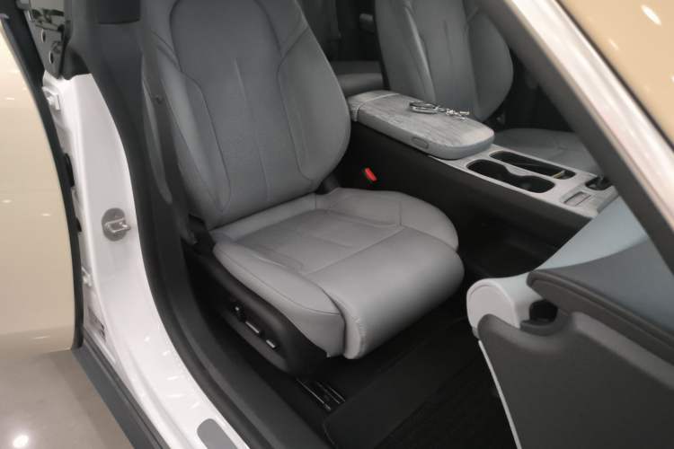 Used Nio ET5T 2024 75kWh Touring Right Front Seat