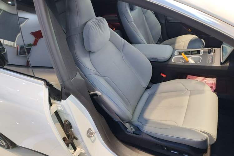 Used Nio ET5T 2024 75kWh Touring Right Front Seat