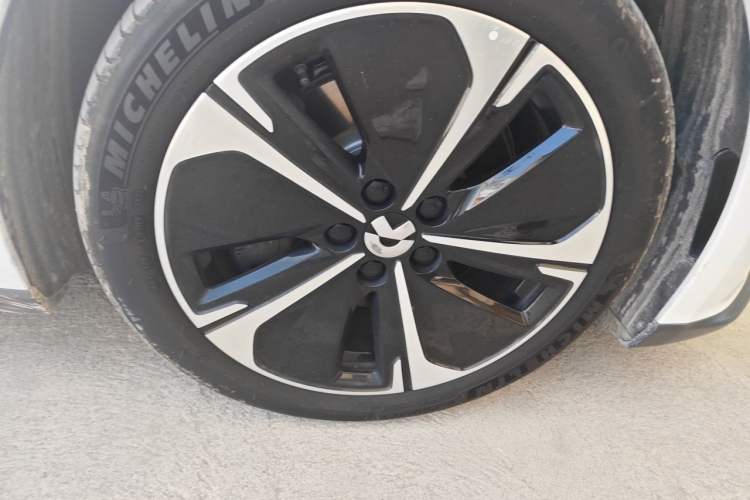 Used Nio ET5T 2024 75kWh Touring Right Front Wheel Hub