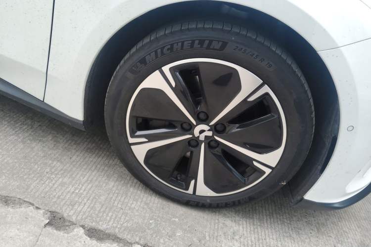 Used Nio ET5T 2024 75kWh Touring Right Front Wheel Hub