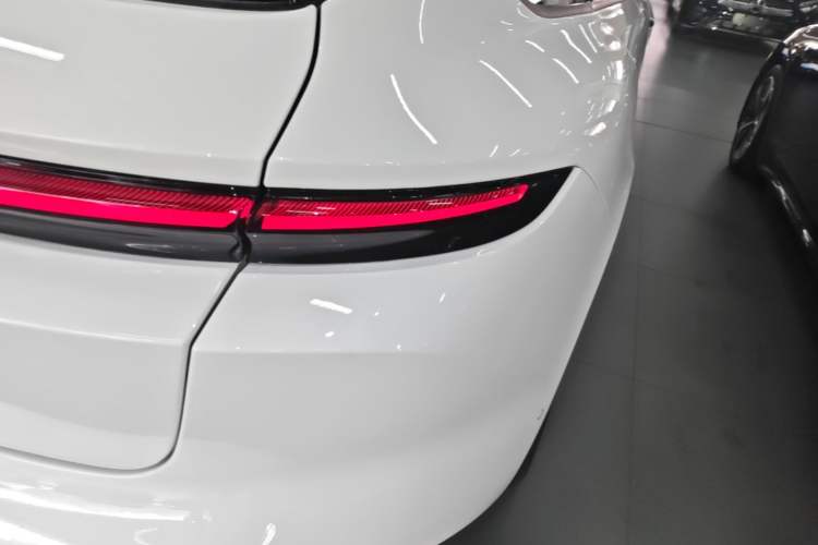 Used Nio ET5T 2024 75kWh Touring Right Rear Taillight