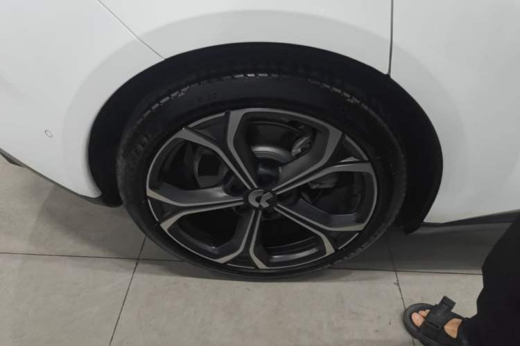 Used Nio ET5T 2024 75kWh Touring Right Rear Wheel Hub