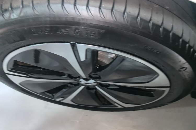 Used Nio ET5T 2024 75kWh Touring Right Rear Wheel Hub