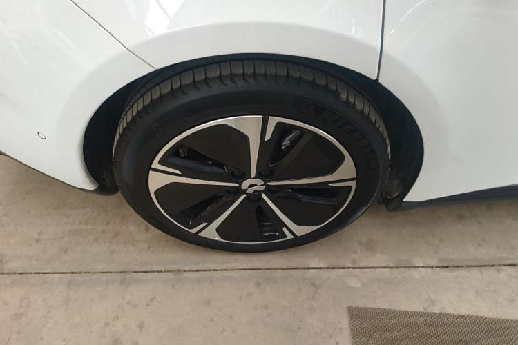 Used Nio ET5T 2024 75kWh Touring Right Rear Wheel Hub