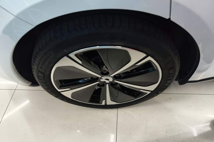 Used Nio ET5T 2024 75kWh Touring Right Rear Wheel Hub