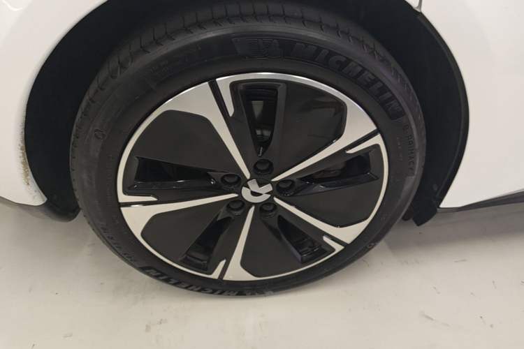 Used Nio ET5T 2024 75kWh Touring Right Rear Wheel Hub