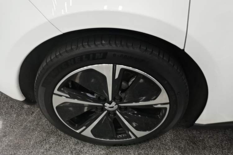 Used Nio ET5T 2024 75kWh Touring Right Rear Wheel Hub