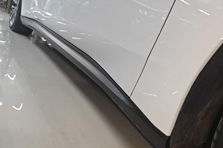 Used Nio ET5T 2024 75kWh Touring Right Side Sill