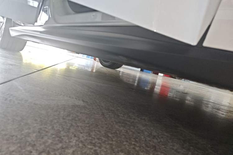 Used Nio ET5T 2024 75kWh Touring Right Side Sill